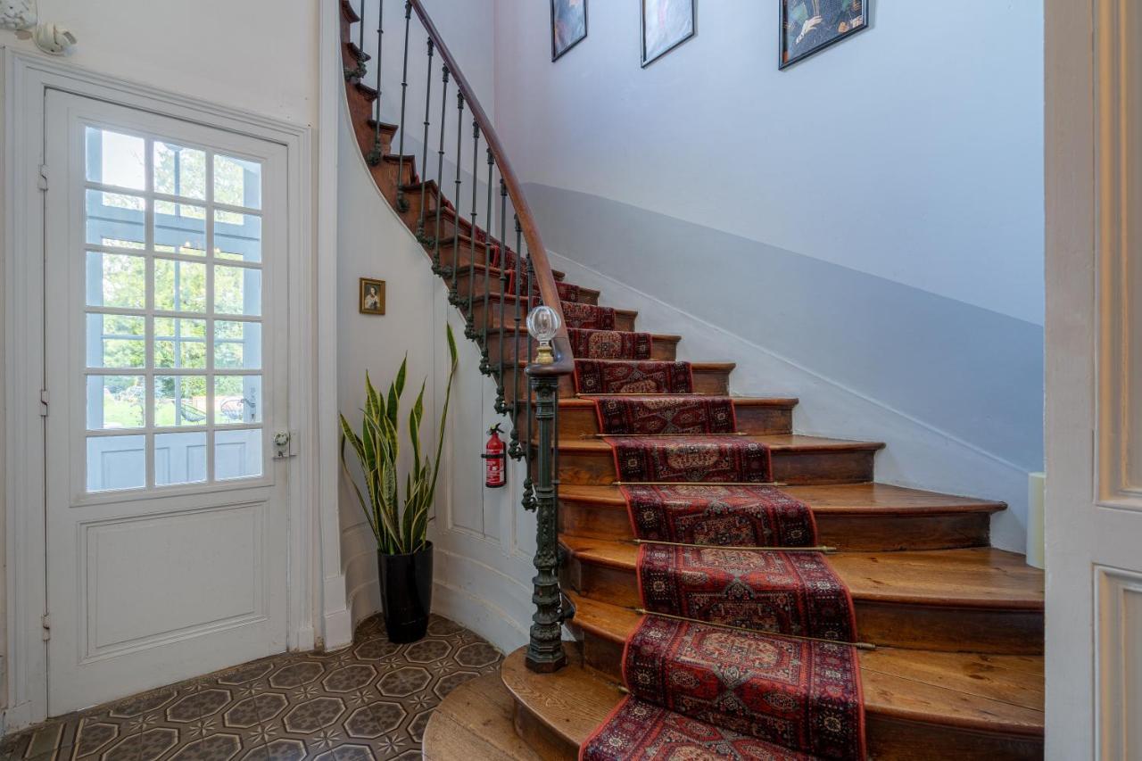 H De Surgeres Bed & Breakfast Exterior photo