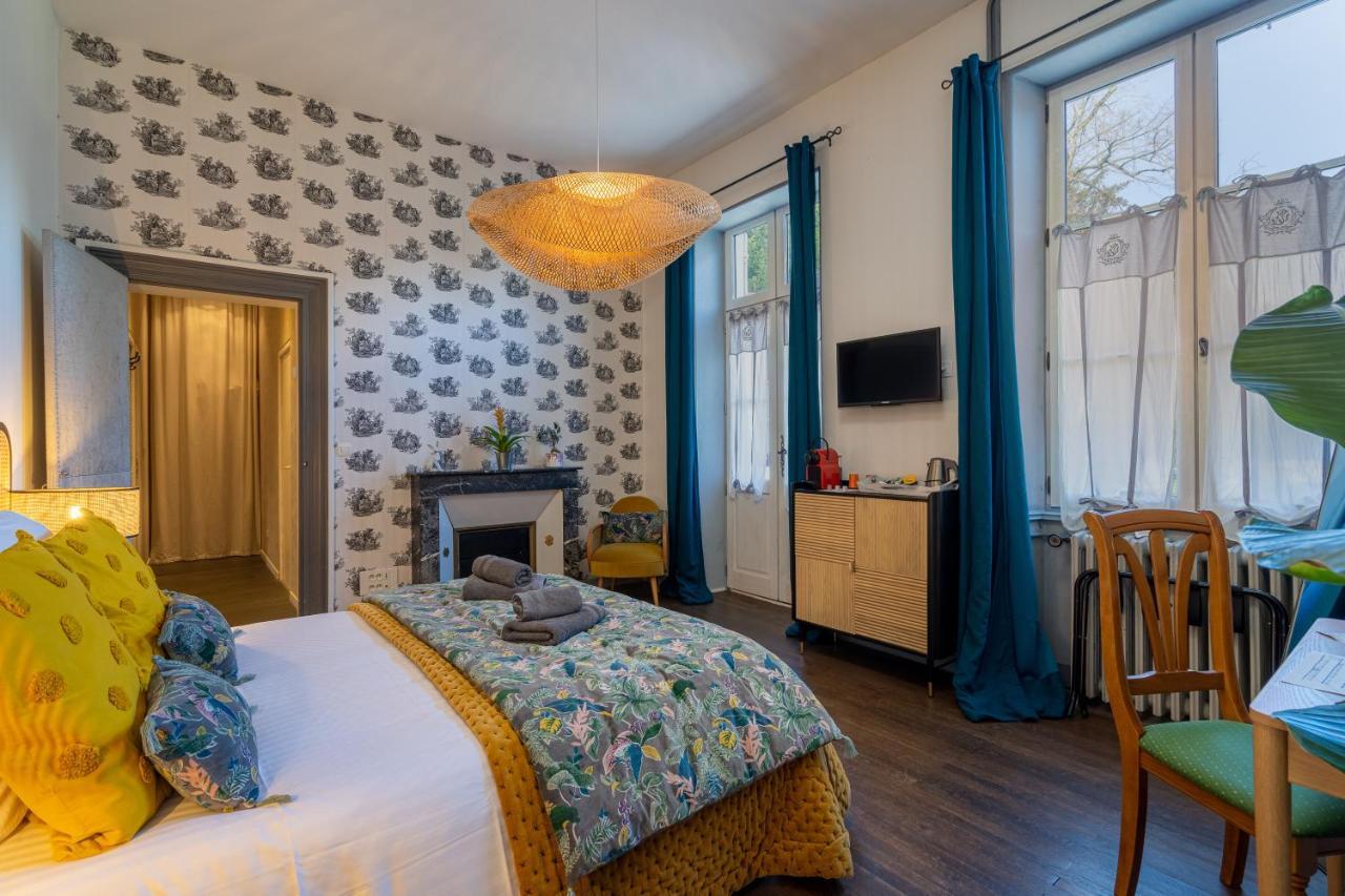 H De Surgeres Bed & Breakfast Exterior photo