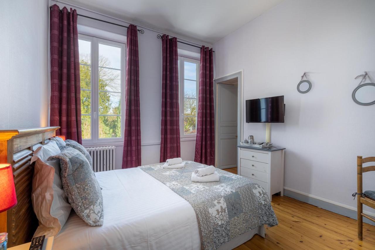 H De Surgeres Bed & Breakfast Exterior photo