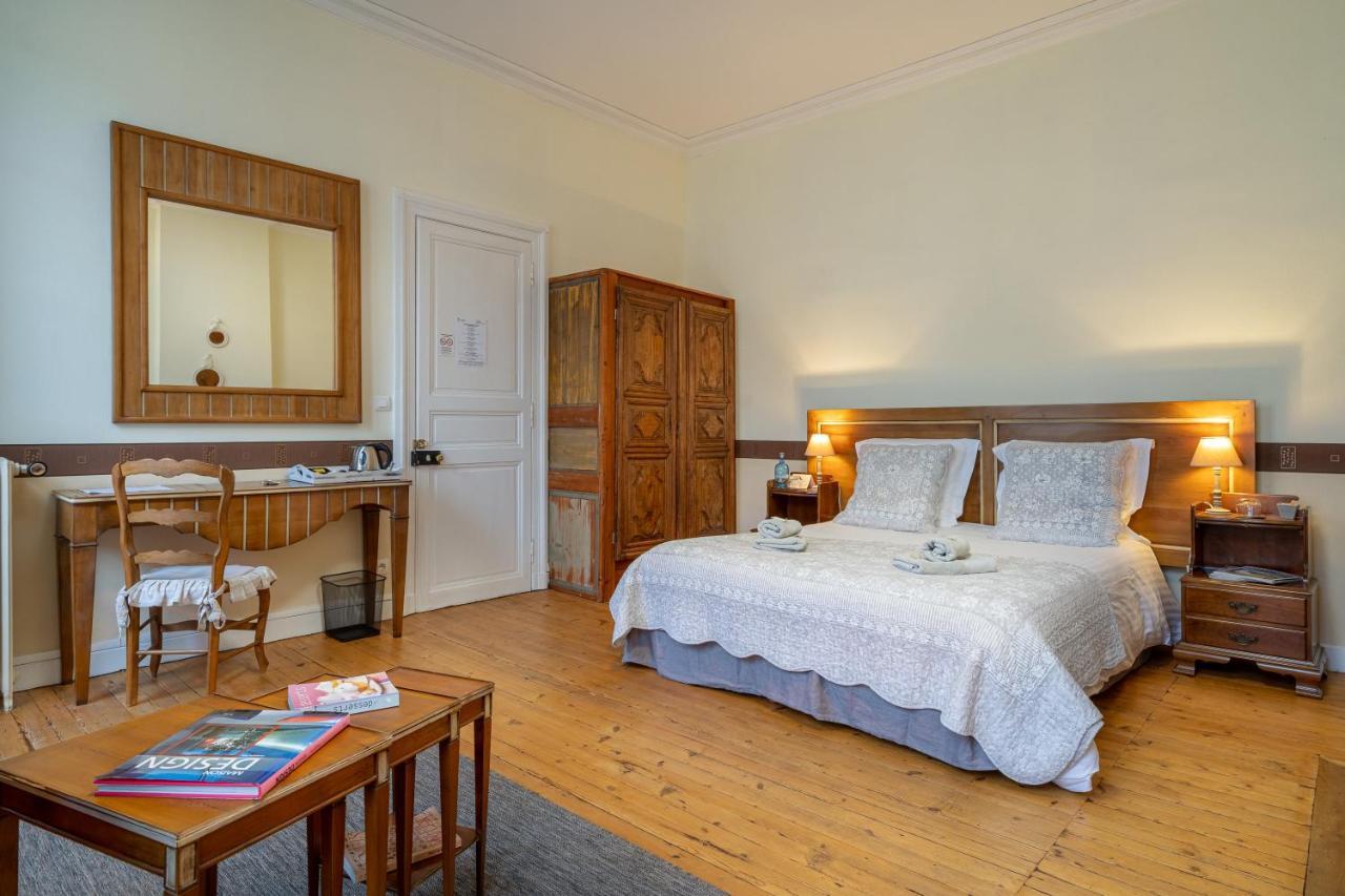 H De Surgeres Bed & Breakfast Exterior photo