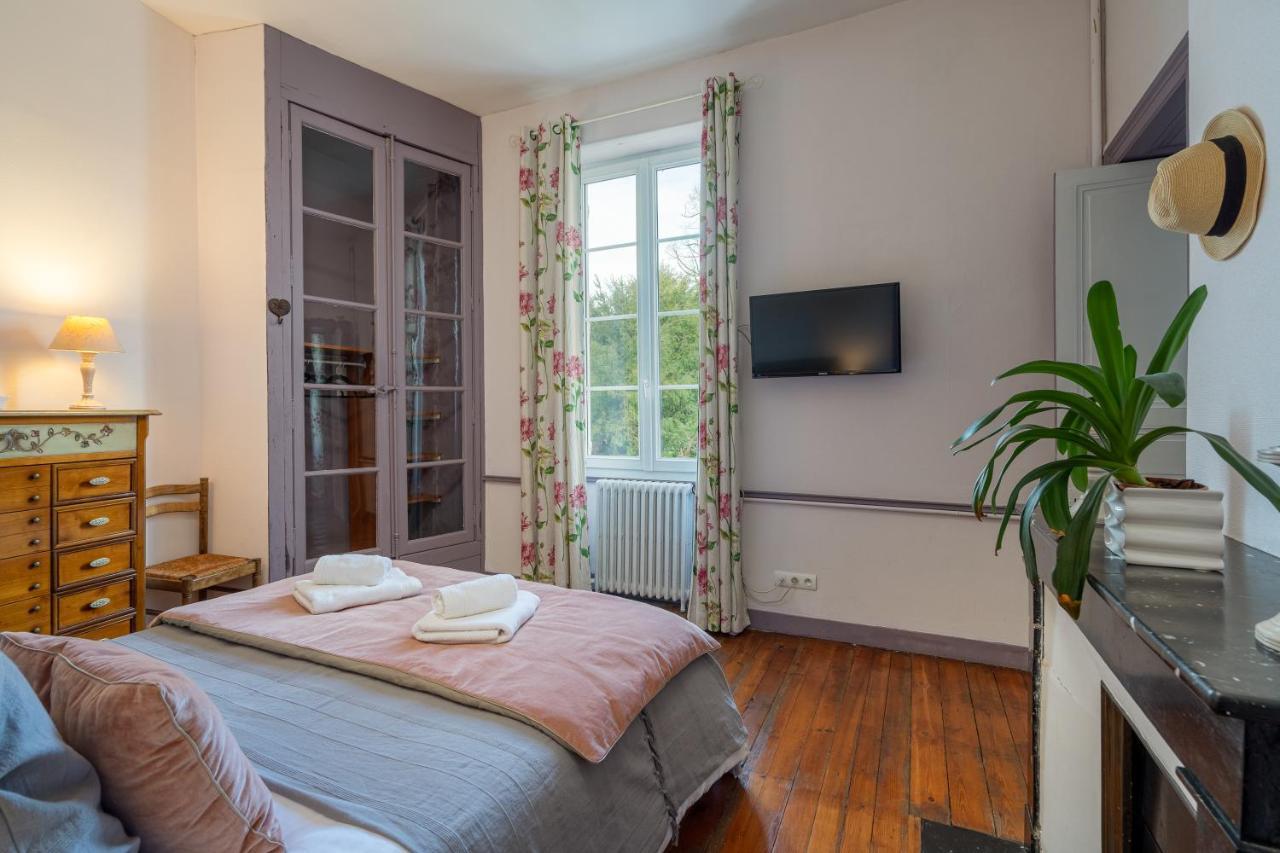 H De Surgeres Bed & Breakfast Exterior photo