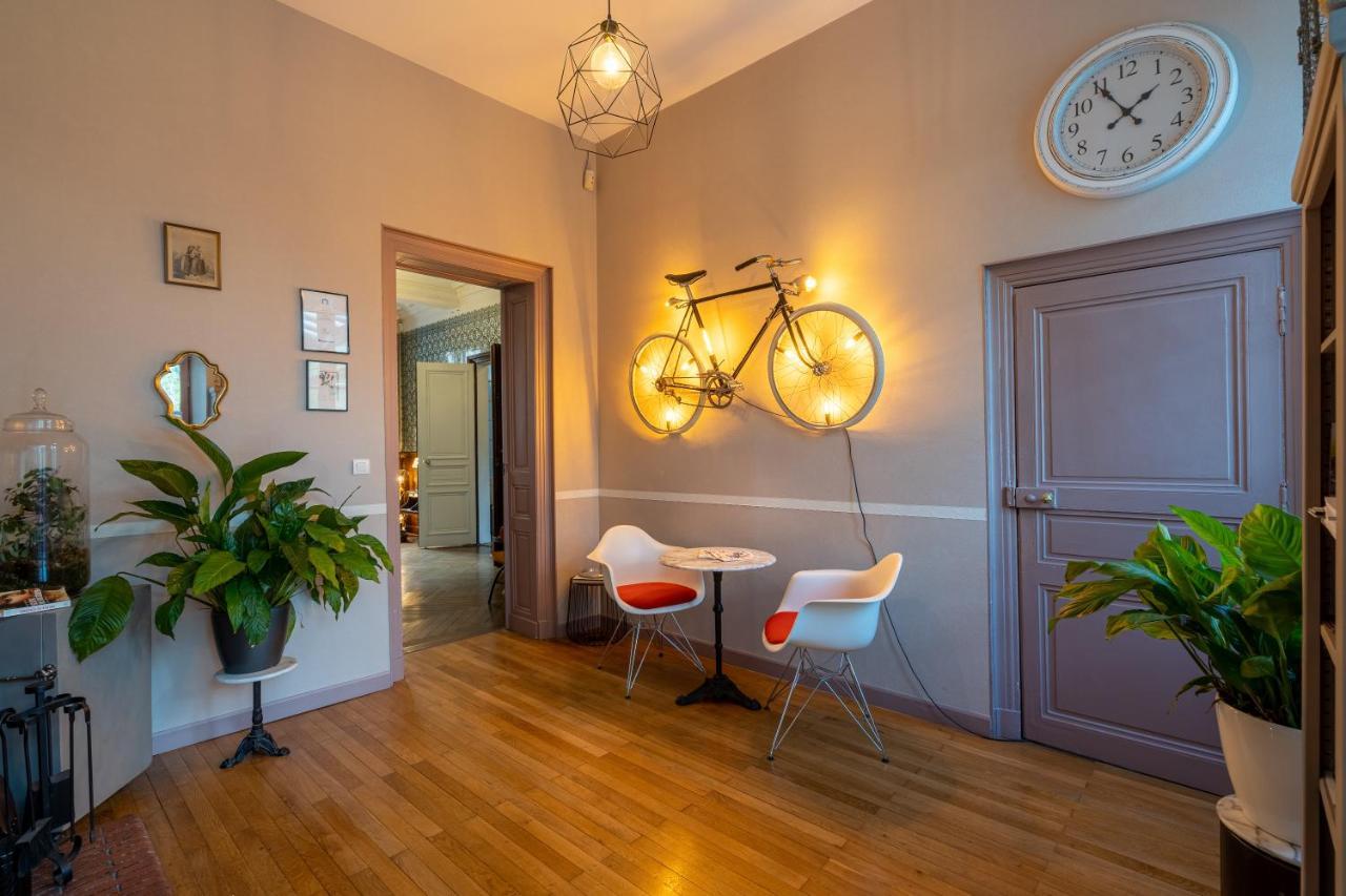 H De Surgeres Bed & Breakfast Exterior photo