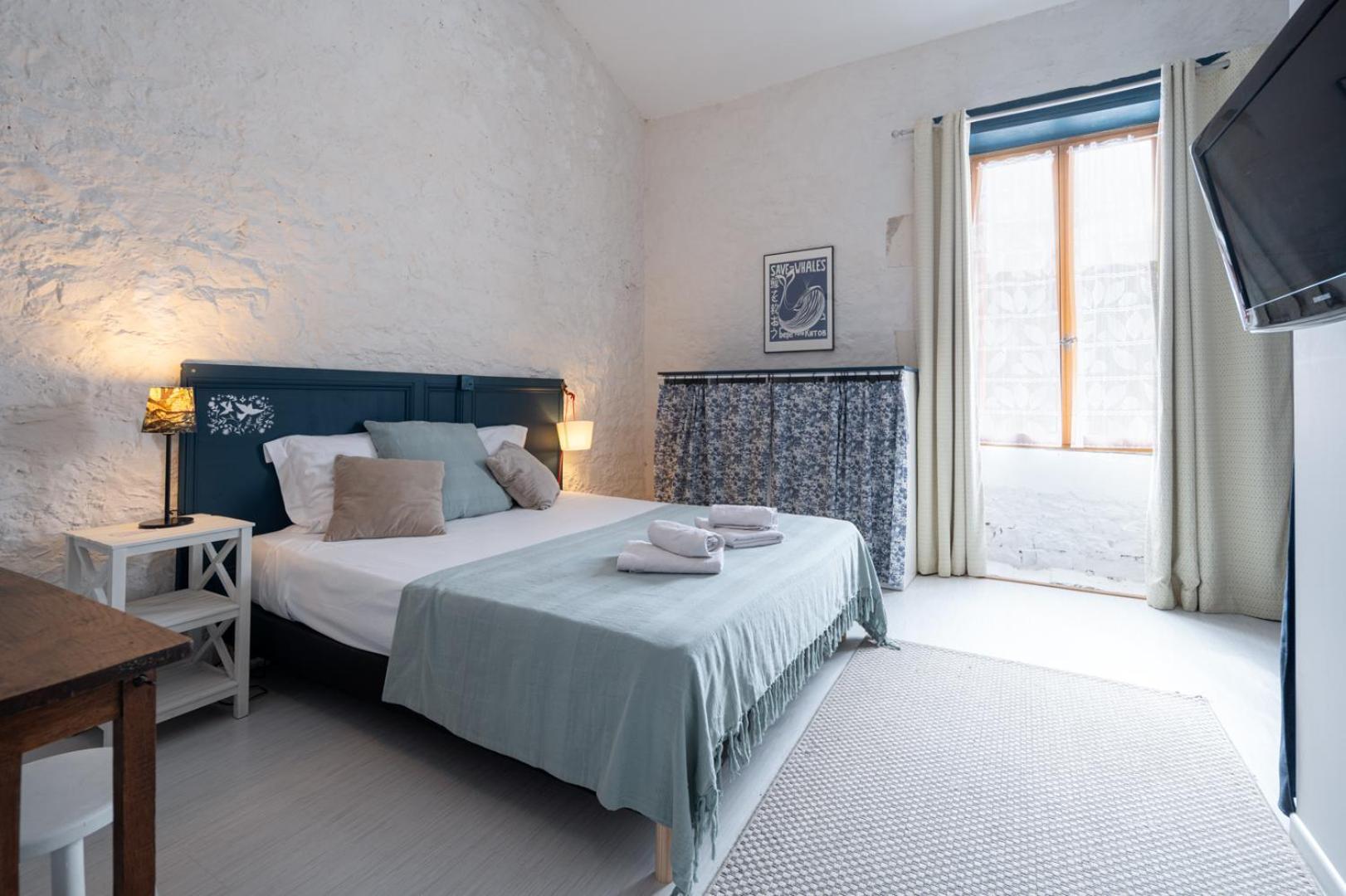 H De Surgeres Bed & Breakfast Exterior photo