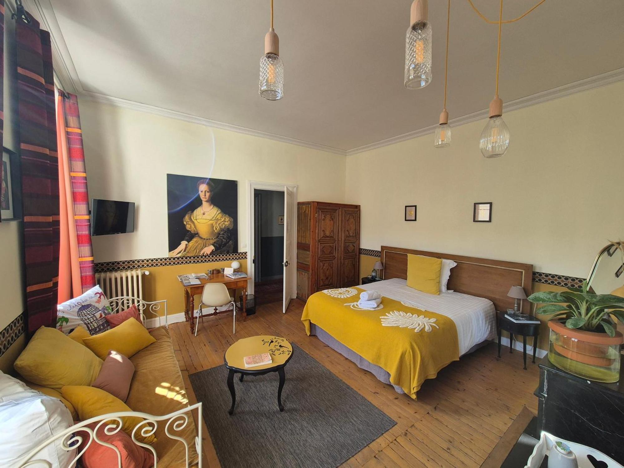 H De Surgeres Bed & Breakfast Exterior photo