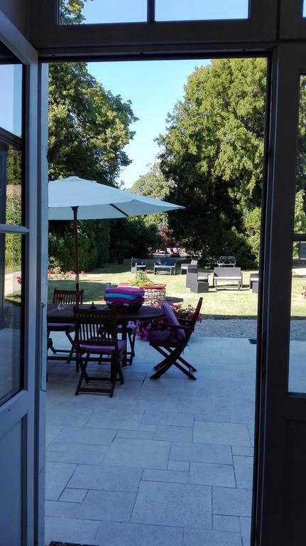 H De Surgeres Bed & Breakfast Exterior photo